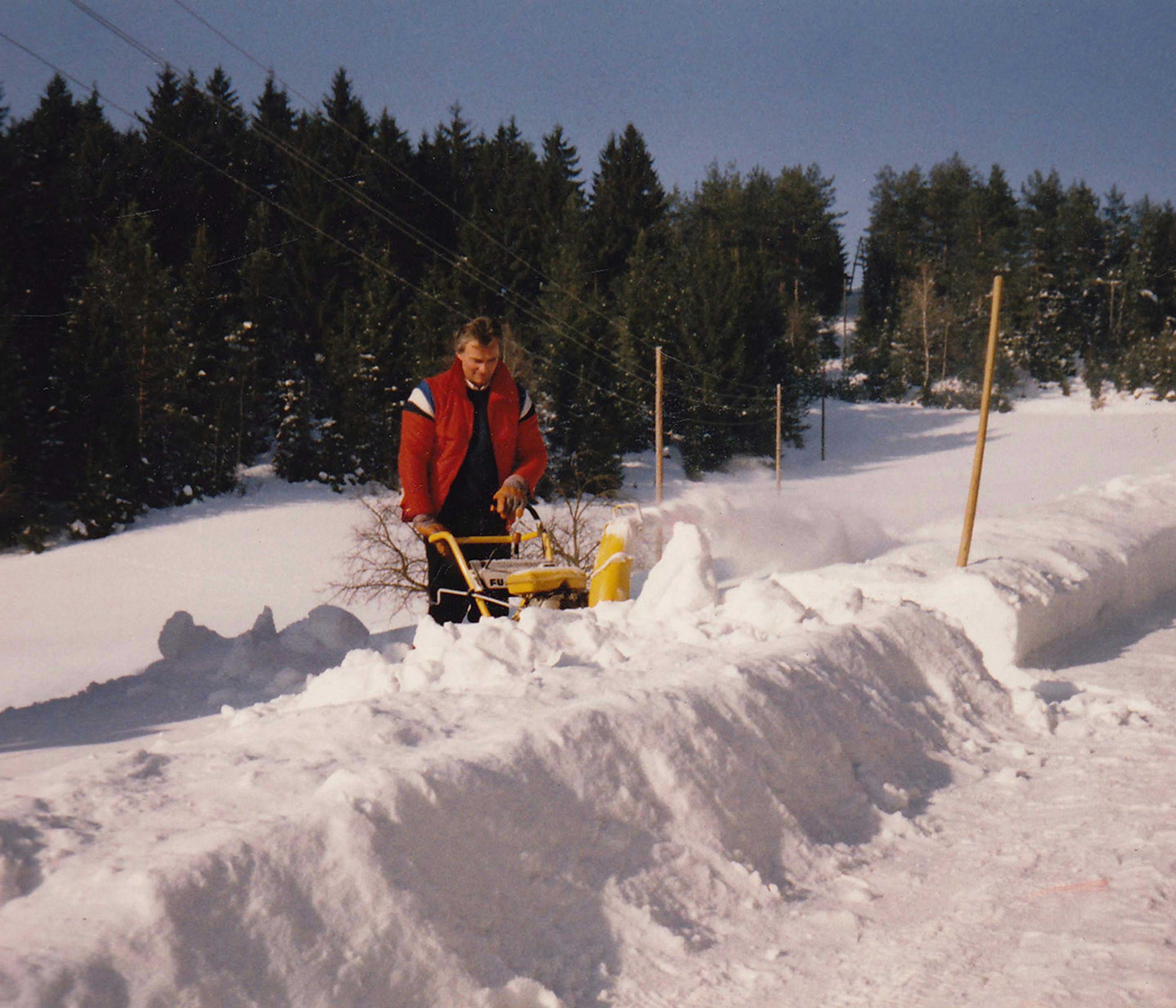 Foto: Geschichte_Hans Attensam Schneeräumen